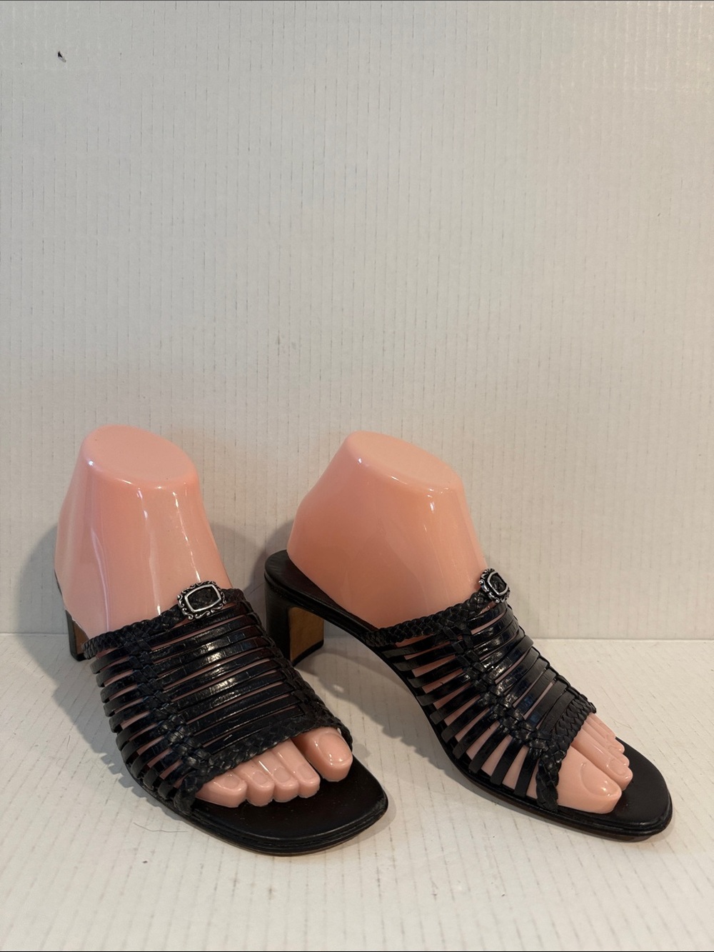 Brighton Black Strappy 2-1/4” Mid-Heel Women's Sandals (sz 7) - Picture 1 of 8